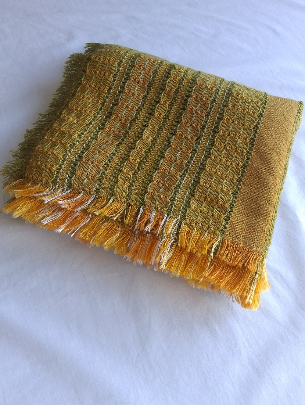 Vintage Tablecloth or Throw Woven Fringed Green Yellow & Orange Square retro 70s - Picture 12 of 12